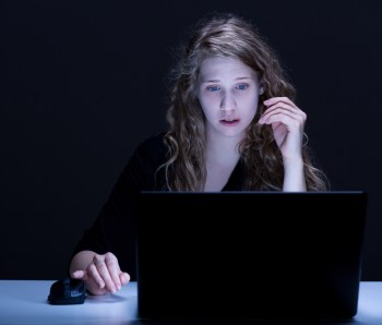 Picture-of-teenage-girl-intimidated-by-cyber-stalker
